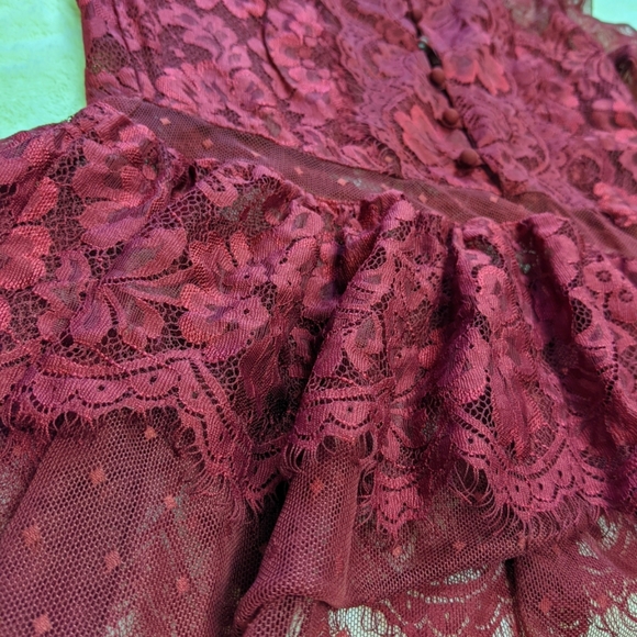 Romeo + Juliet Couture Lace Blouse - Picture 7 of 9